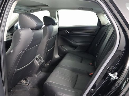 Used 2022 Honda Accord Touring image 9