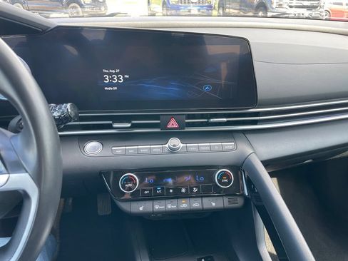 Used 2025 Hyundai Elantra SEL FWD image 10