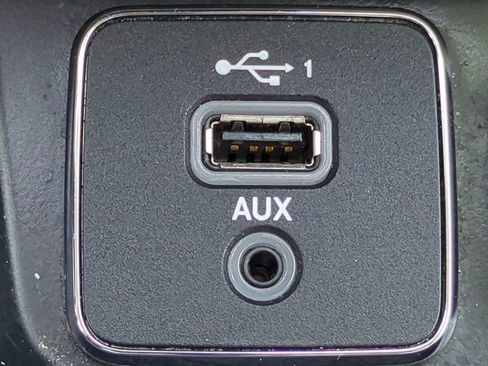 Used 2019 Jeep Cherokee Limited image 22