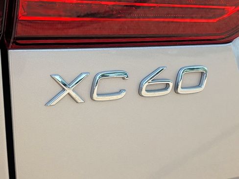 Used 2025 Volvo XC60 B5 Plus AWD/4WD image 41