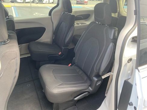 Used 2022 Chrysler Voyager LX image 22