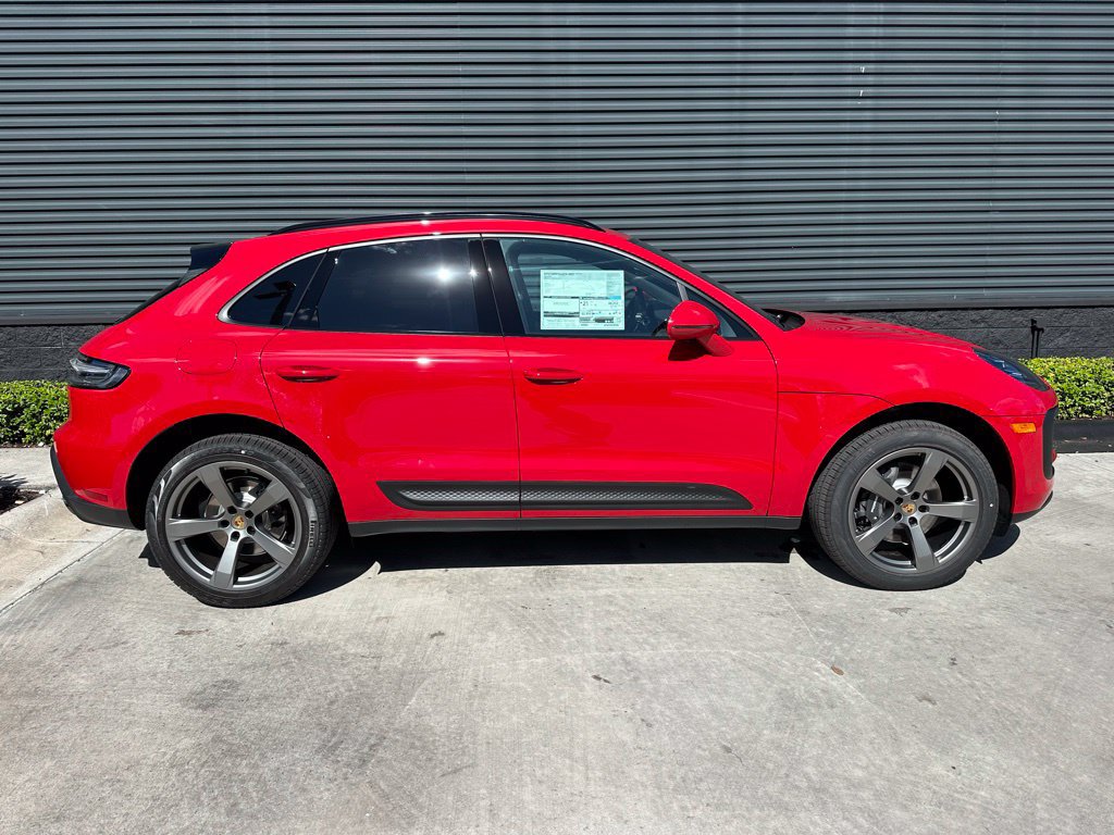 Certified 2026 Porsche Macan AWD/4WD image 10