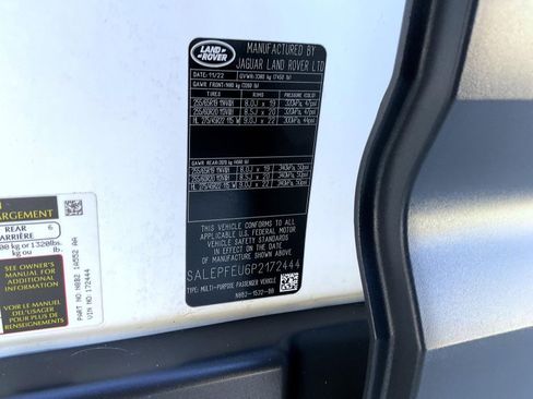 Used 2023 Land Rover Defender 130 SE image 27