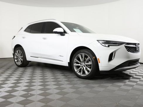 Used 2022 Buick Envision Avenir w/ Technology Package II image 3