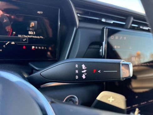 Used 2025 GMC Terrain Elevation image 16