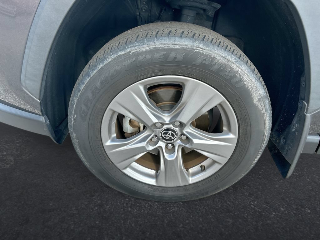 Used 2024 Toyota RAV4 XLE w/ Convenience Package FWD image 10