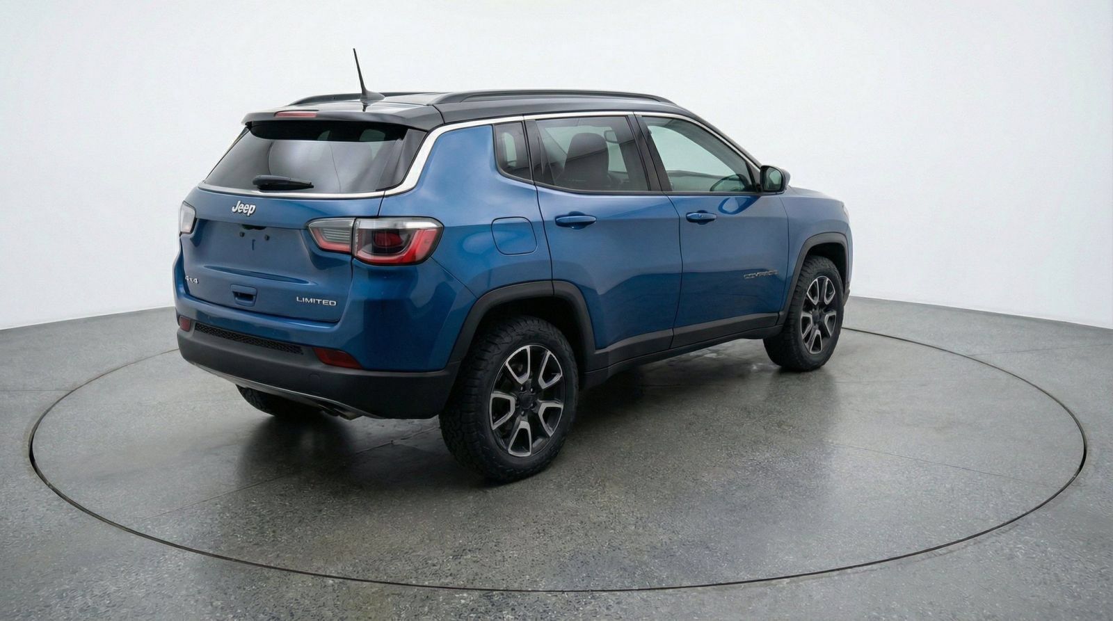 Used 2025 Jeep Compass Trailhawk AWD/4WD image 8