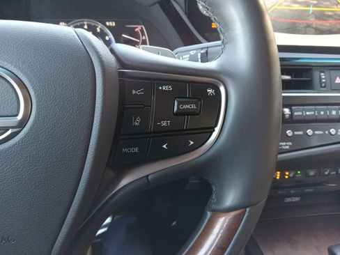 Used 2022 Lexus ES 350 Ultra Luxury w/ Accessory Package image 22