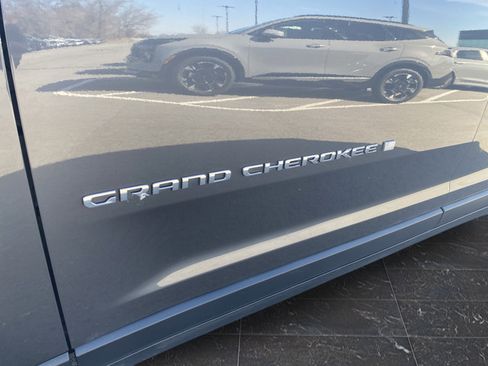 Used 2022 Jeep Grand Cherokee L Limited AWD/4WD image 47
