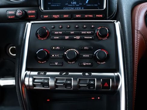 Used 2016 Nissan GT-R Premium image 25