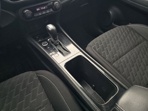 Used 2021 Nissan Kicks SV image 16