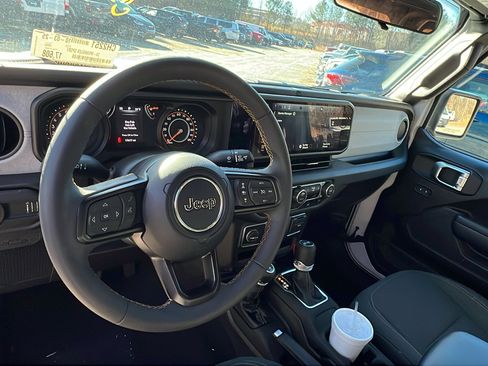 Used 2024 Jeep Wrangler Sport S image 21