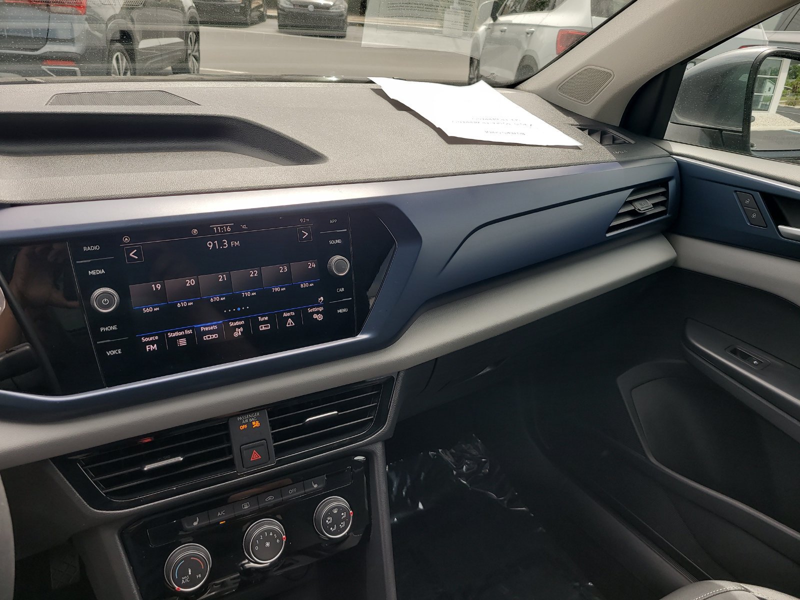 Used 2023 Volkswagen Taos SE w/ Panoramic Sunroof Package FWD image 19