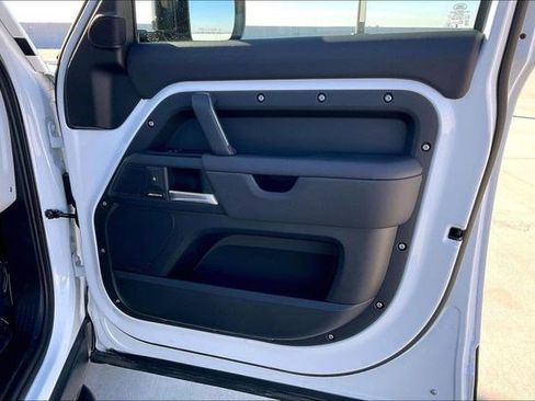 Used 2025 Land Rover Defender 110 S image 29