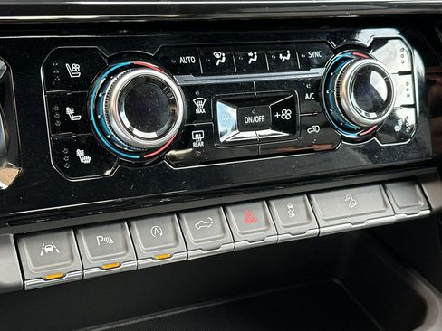 Certified 2025 GMC Sierra 1500 AT4 image 20