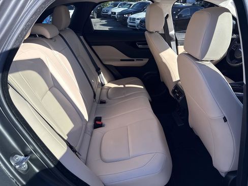 Used 2018 Jaguar F-PACE Premium image 18