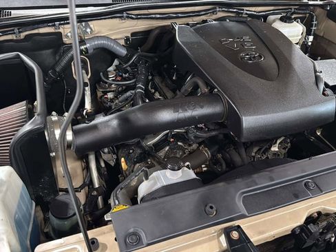 Used 2016 Toyota Tacoma TRD Off-Road AWD/4WD image 32