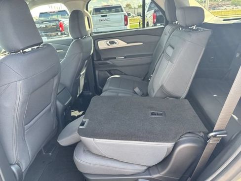 Used 2025 Ford Explorer Active AWD/4WD image 16