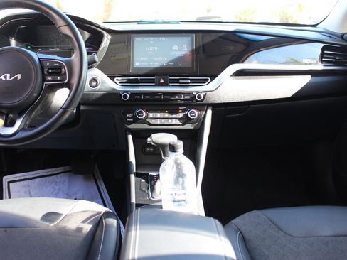 Used 2022 Kia Niro EX image 13