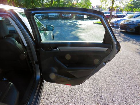 Used 2014 Volkswagen Passat 1.8T SE image 18