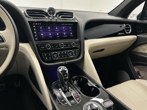Used 2023 Bentley Bentayga AWD/4WD image 28