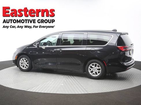 Used 2023 Chrysler Pacifica Touring-L FWD image 64