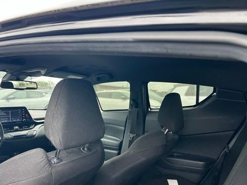 Used 2019 Toyota C-HR XLE FWD image 9