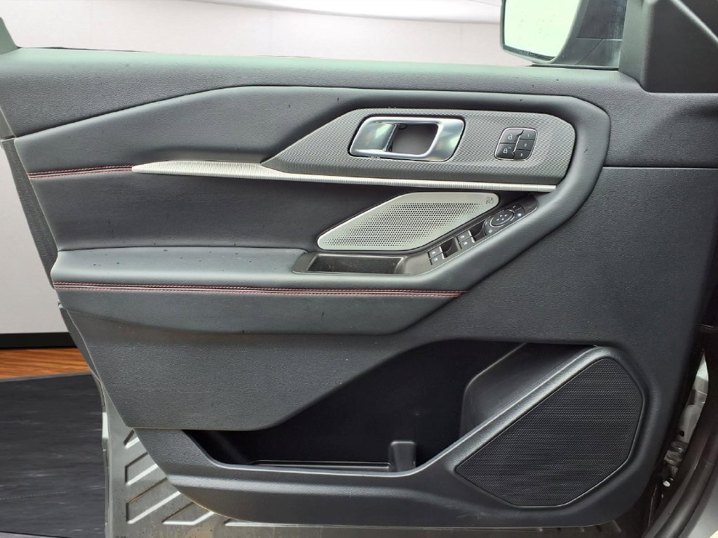 Used 2025 Ford Explorer ST AWD/4WD image 16