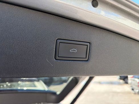 Used 2022 Volkswagen Tiguan SE R-Line image 35