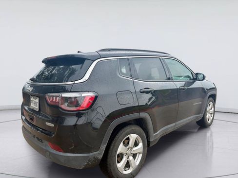 Used 2021 Jeep Compass Latitude FWD image 3
