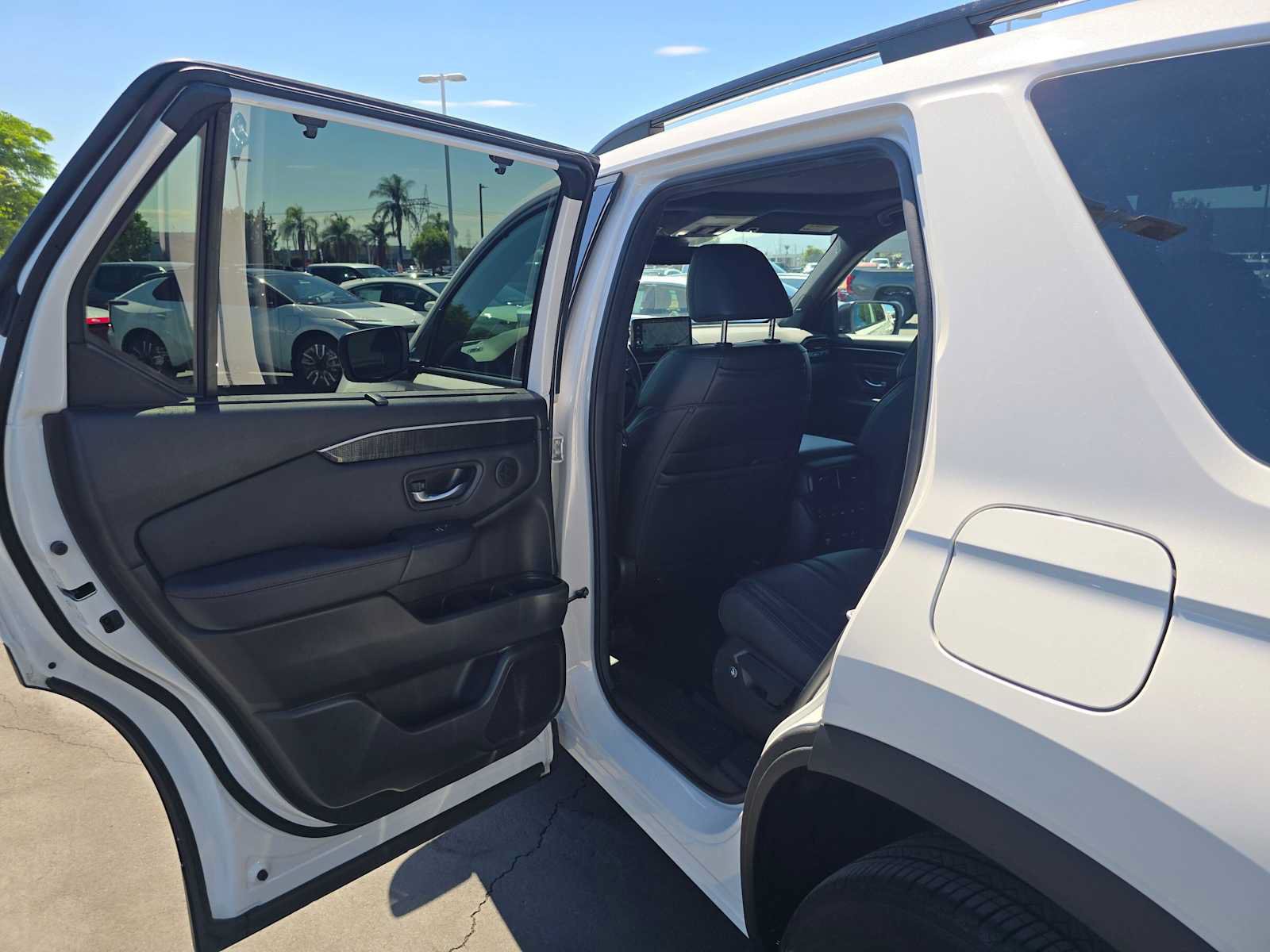 Used 2025 Honda Pilot Black Edition image 15