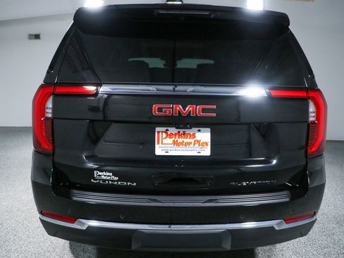 Used 2025 GMC Yukon Elevation w/ Elevation Premium Package AWD/4WD image 8