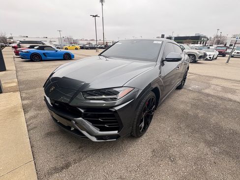 Used 2020 Lamborghini Urus image 2