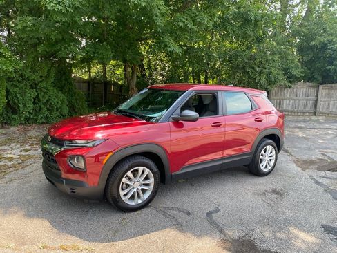 Used 2021 Chevrolet TrailBlazer LS FWD image 1