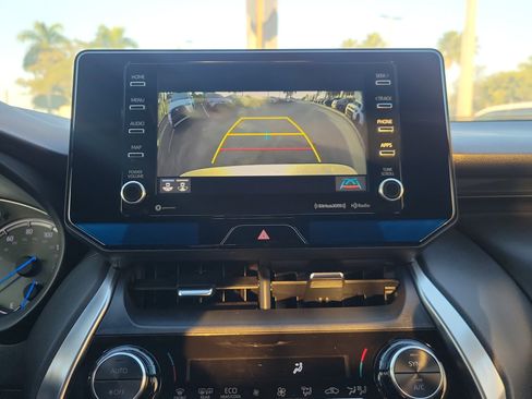 Used 2022 Toyota Venza XLE image 22