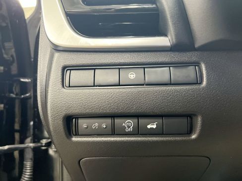 Used 2024 Nissan Rogue SL AWD/4WD image 19