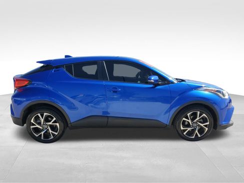 Used 2019 Toyota C-HR XLE FWD image 4