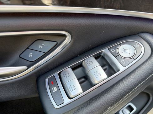 Used 2017 Mercedes-Benz S 550 4MATIC Sedan image 15