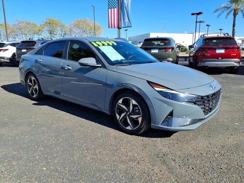 Certified 2022 Hyundai Elantra Limited image 3