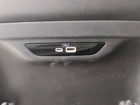 Used 2023 Chrysler Pacifica Touring-L FWD image 17
