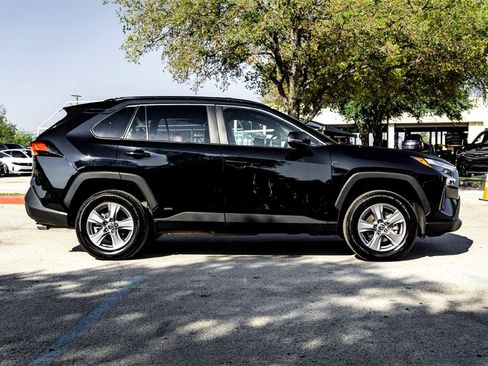 Used 2025 Toyota RAV4 XLE image 4