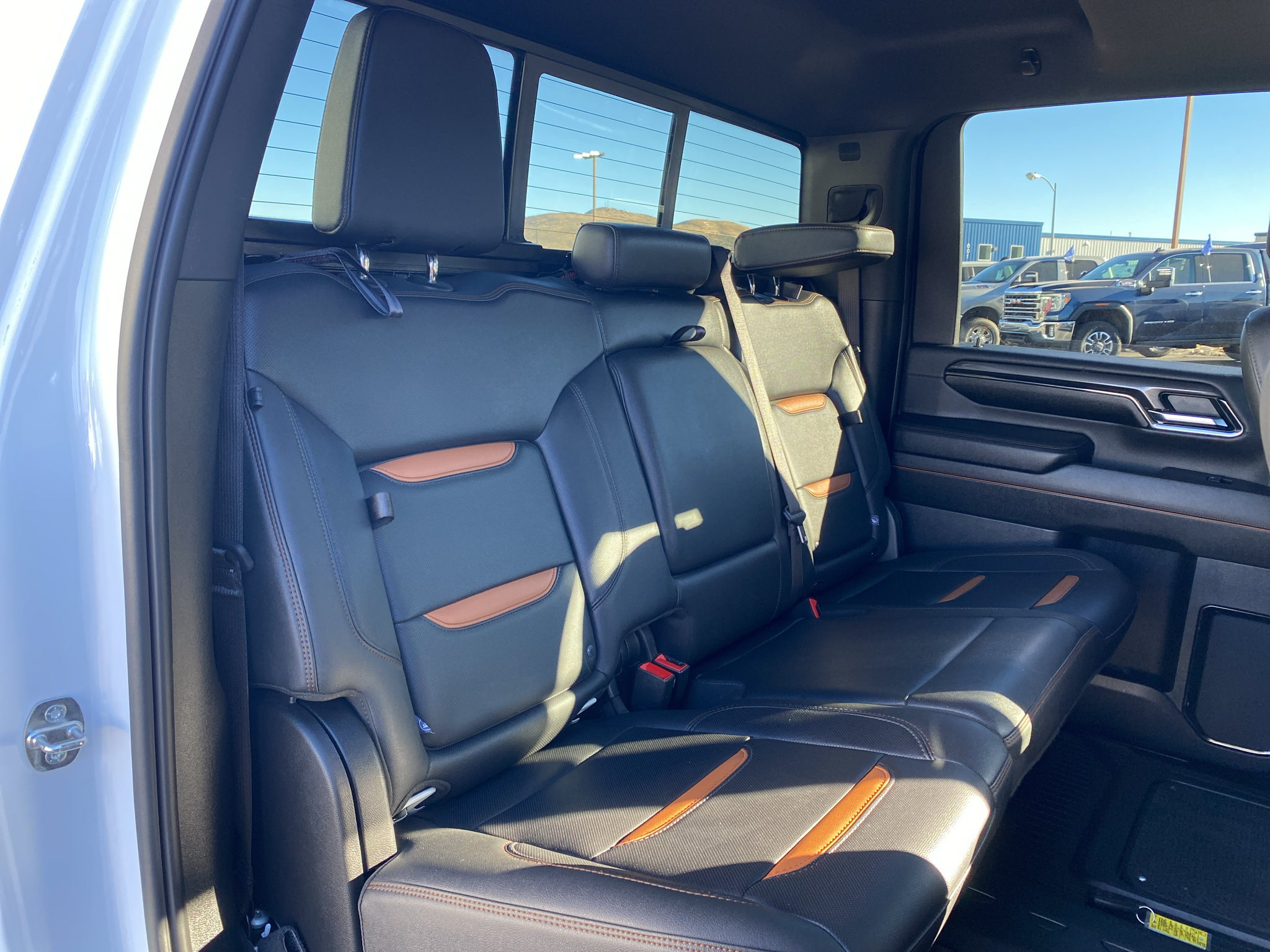 Used 2024 GMC Sierra 2500 AT4 w/ AT4 Premium Plus Package AWD/4WD image 6