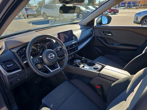 Used 2023 Nissan Rogue SV image 15