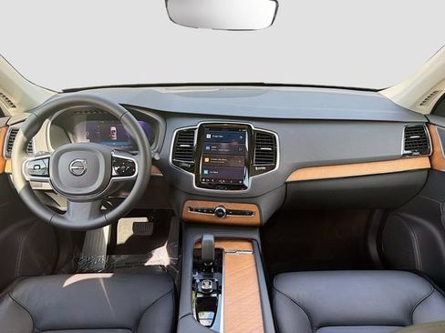 Used 2024 Volvo XC90 B6 Plus AWD/4WD image 16