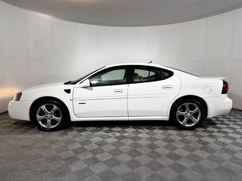 Used 2006 Pontiac Grand Prix GXP w/ Sun And Sound Package image 4