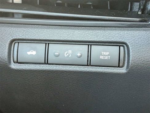 Used 2025 Nissan Altima 2.5 SR image 25