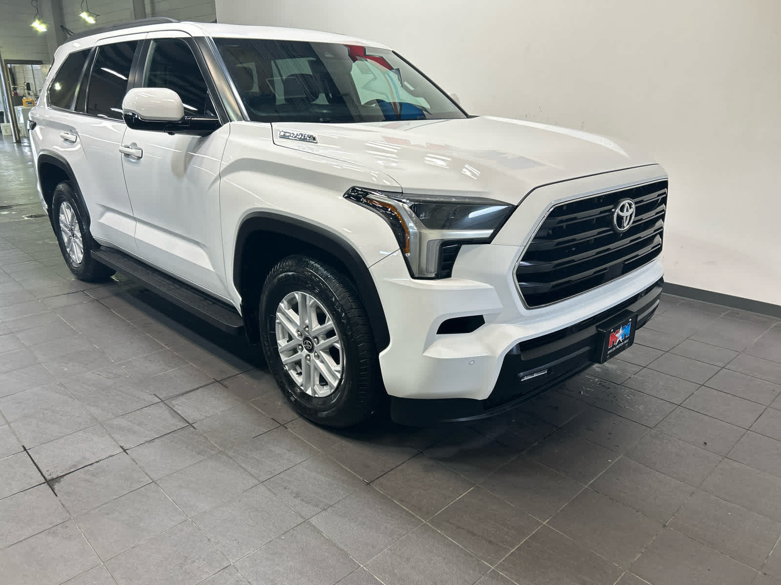 Used 2025 Toyota Sequoia SR5 AWD/4WD image 2