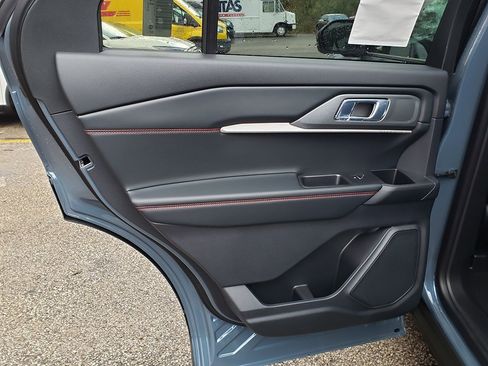 New 2026 Ford Explorer ST-Line w/ ST-Line Street Pack image 12