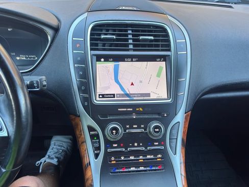 Used 2019 Lincoln Nautilus Reserve AWD/4WD image 16