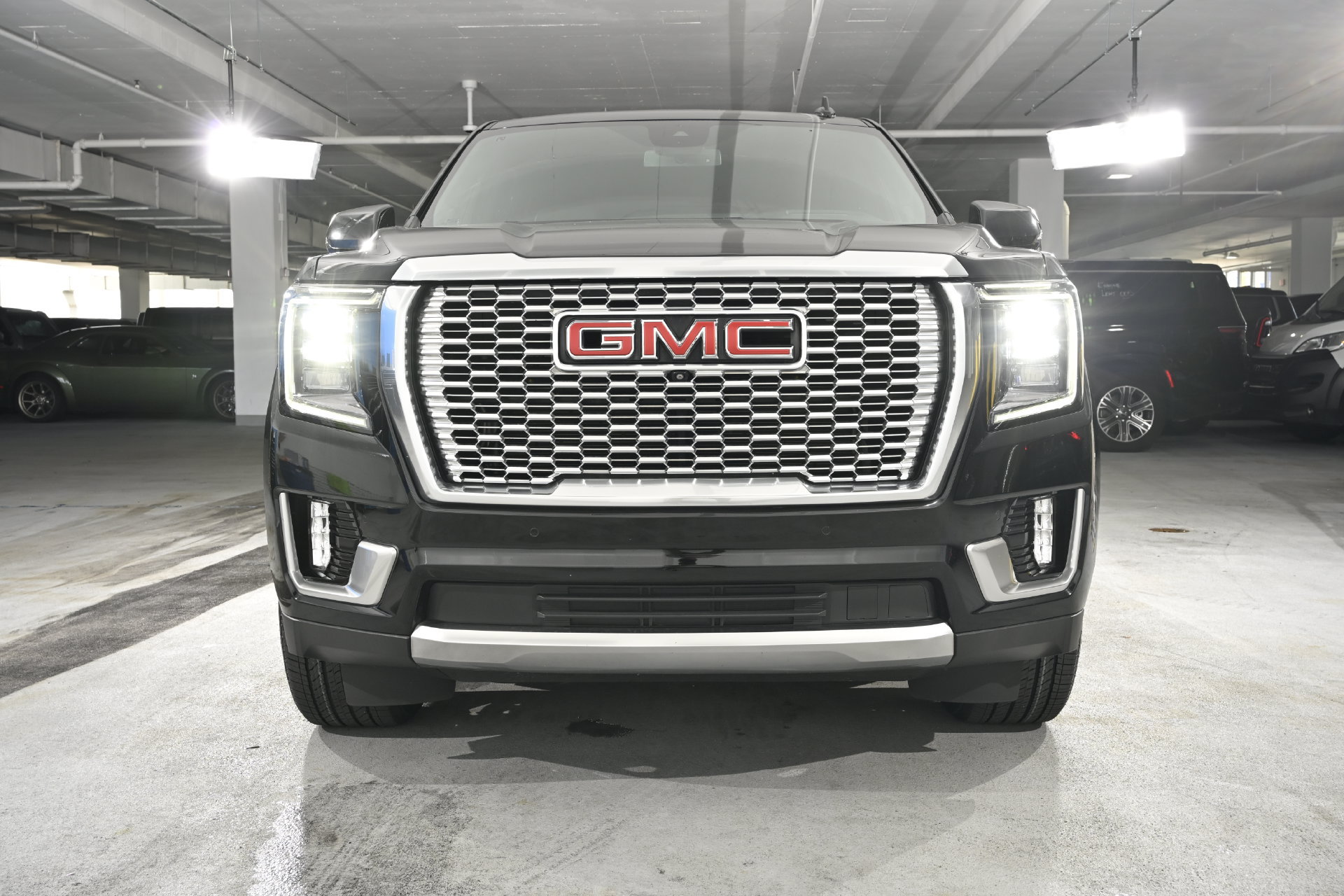 Used 2023 GMC Yukon XL Denali RWD image 8